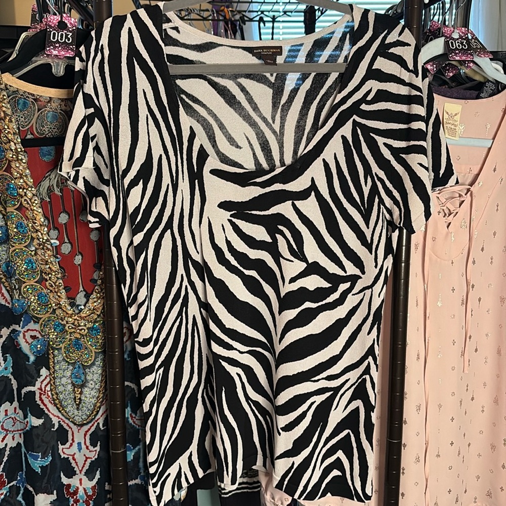58 - Dana Buchman Signature Zebra Top